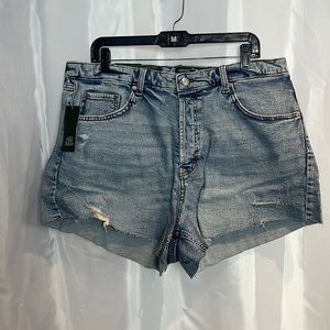 Women’s Super High-Rise 
Curvy Shorts.   1897